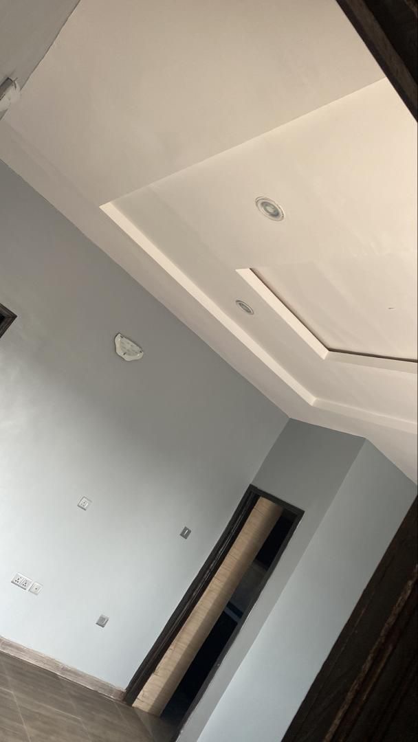 To let 3 bedroom Flat — ₦1,000,000/year | GidiStay — 3 bed house in Off akala express, Ibadan (main view)