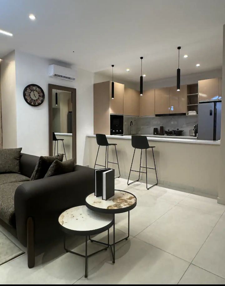 2-Bedroom Apartment in Lekki Phase 1 with Pool , 24/7 light & Security — ₦215,000/night | GidiStay — 2 bed apartment in Lekki Phase 1, Lagos (main view)