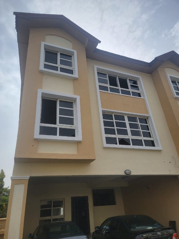 3 bedroom apartment available in agungi with Bq — ₦6,500,000/year | GidiStay — 3 bed apartment in agungi, lagos (main view)