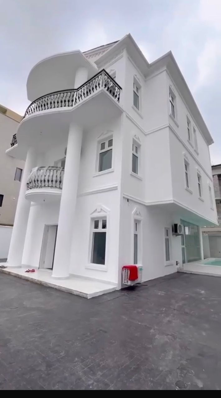4 BEDROOM mini castle BANANA ISLAND — ₦2,200,000,000 | GidiStay — 4 bed house in Banana Island, Lagos (main view)