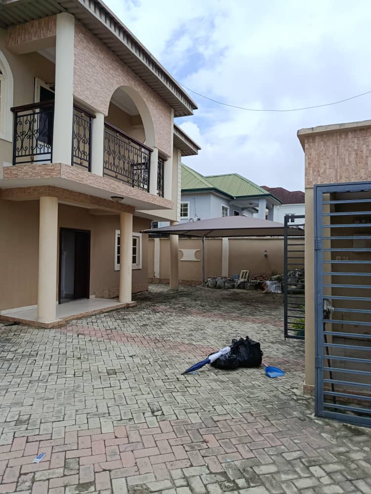 5 bedroom semi detached duplex in agungi — ₦8,000,000/year | GidiStay — 5 bed duplex in agungi, lagos (interior)