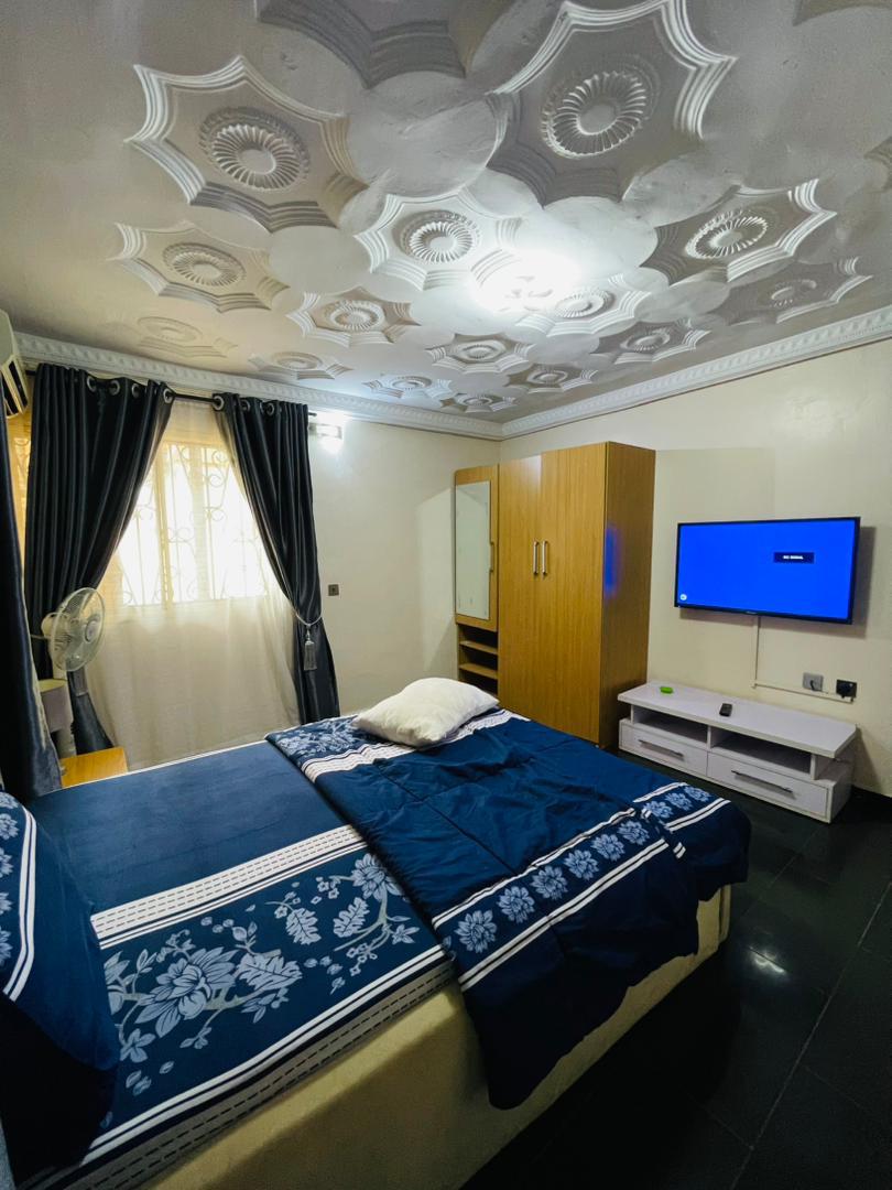 3bedrooms shortlet jericho GRA — ₦250,000/night | GidiStay — 3 bed apartment in Jericho, Ibadan (bedroom view)