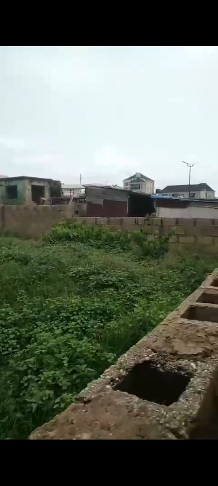 295 sqm of commercial land slightly facing the main roadat olakunle traffic lights akala express — ₦35,000,000 | GidiStay — 1 bed land in Olakunle alaka express, Ibadan (main view)