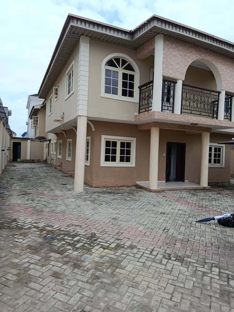 5 bedroom semi detached duplex in agungi — ₦8,000,000/year | GidiStay — 5 bed duplex in agungi, lagos (main view)