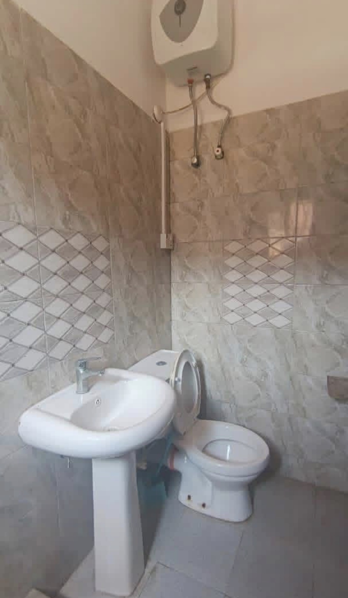 URGENT ROOM AVAILABLE IN IKATE LEKKI (CLOSE TO VI) — ₦1,000,000/year | GidiStay — 1 bed  in  (bedroom view)