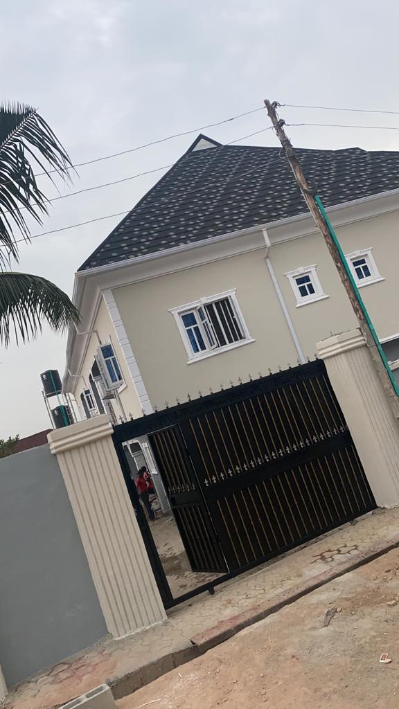 Standard 3bedroom flat up stairs — ₦2,000,000/year | GidiStay — 3 bed house in Akala express, Ibadan (main view)