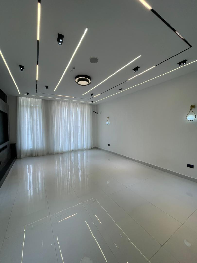 5 BEDROOM TERRACE DUPLEX in Lekki phase 1. — ₦600,000,000 | GidiStay — 5 bed duplex in Lekki Phase 1, Lagos (bedroom view)