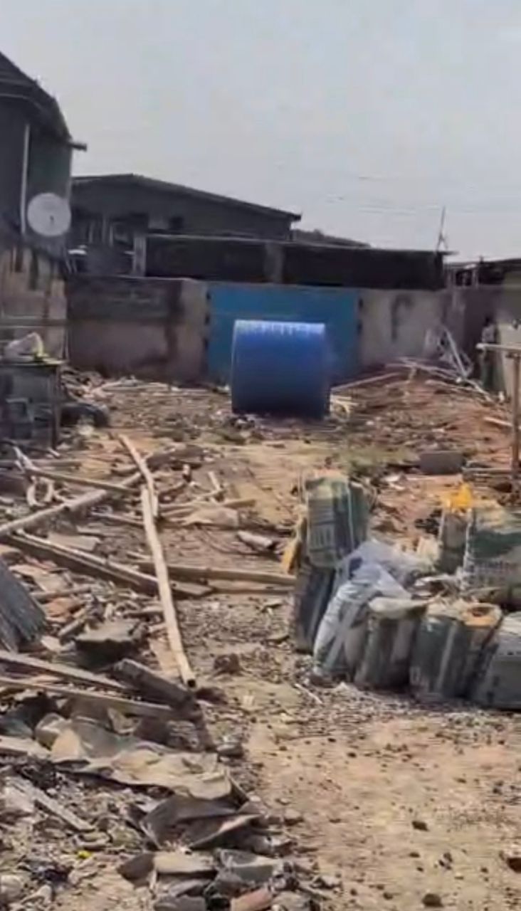A PLOT OF LAND IN OMOLE,OJODU BERGER — ₦130,000,000 | GidiStay — 1 bed land in Ikeja, Lagos (interior)
