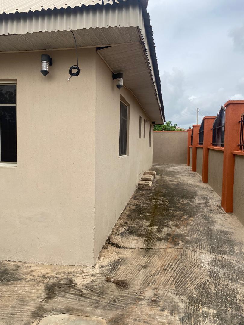 Massively built 7 unit room and parlor self contain at odo ona kekere — ₦50,000,000 | GidiStay — 7 bed house in Odo ona kekere, Ibadan (interior)