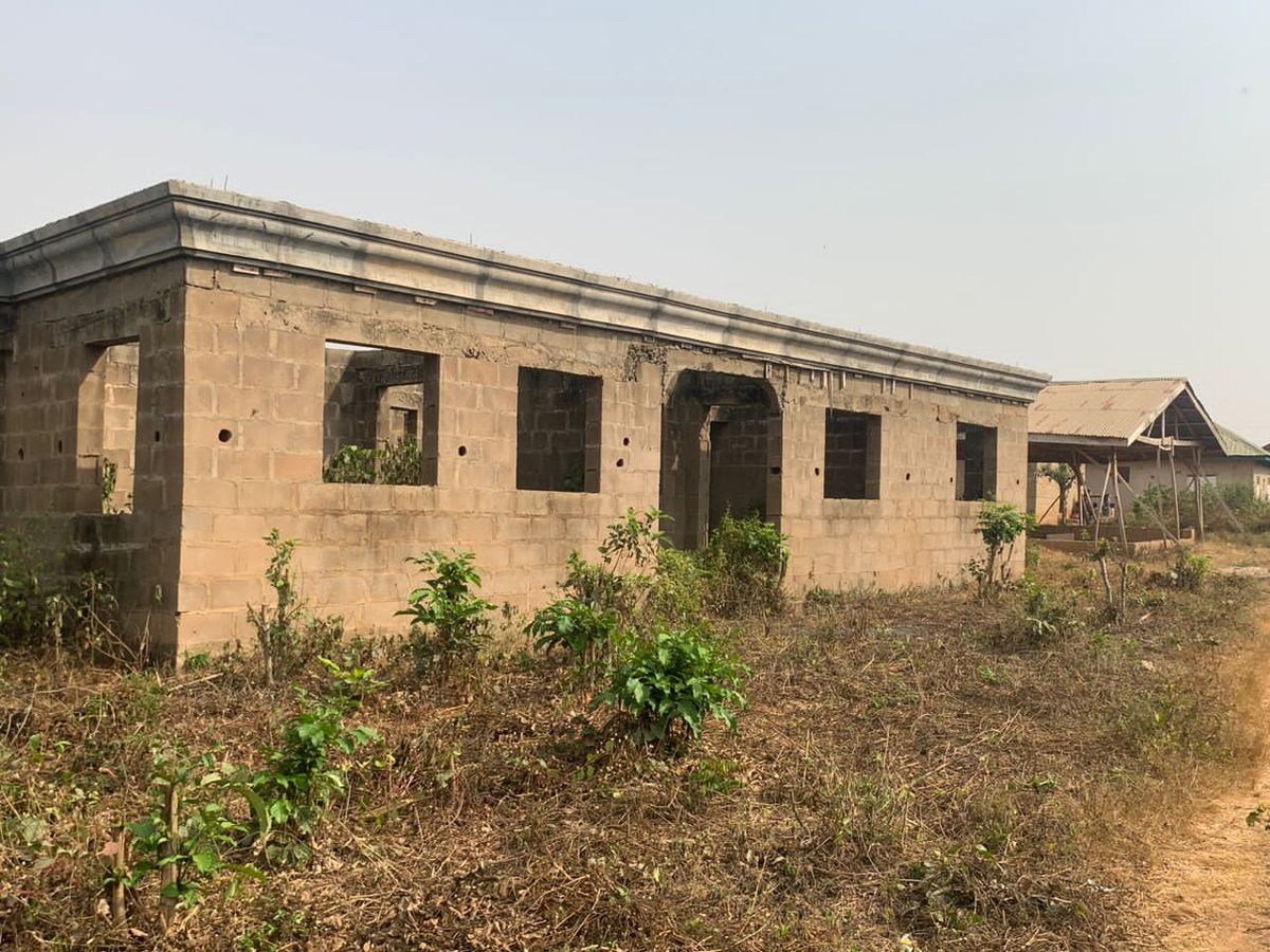 4 BEDROOM BUNGALOW AT ILUTUNTUN JUNCTION OFF TIPPER GARAGE ROAD AKALA EXPRESS — ₦15,000,000 | GidiStay — 3 bed house in Tipper garage akala express, Ibadan (main view)