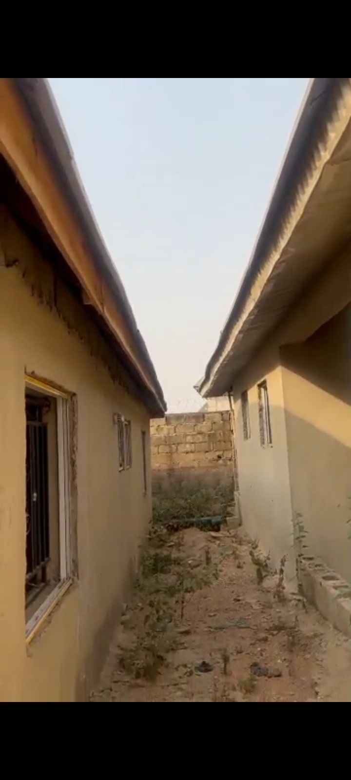 3UNITS OF 2BEDROOMS FLAT & 3UNITS OF MINI FLAT (ROOM AND PALOR SELF CON)at SURULERE VIA IRE AKARI ESTATE SOKA — ₦40,000,000 | GidiStay — 1 bed house in IRE AKARI SOKA, Ibadan (main view)