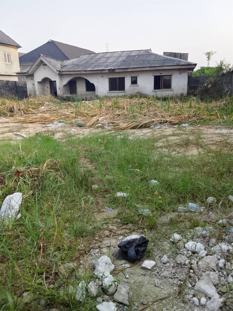 A Plot Of Land with 3 Bedrooms Bungalow — ₦95,000,000 | GidiStay — 3 bed land in  (interior)