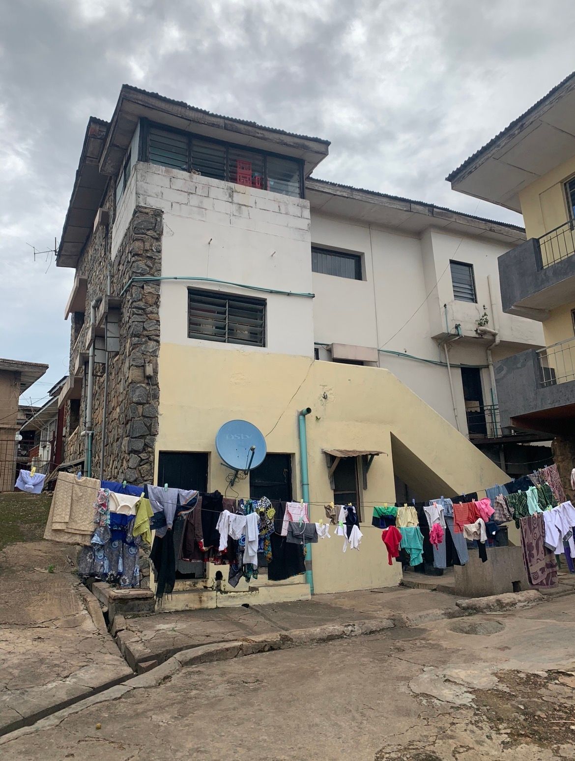 Combined 1-Story and 3-Story Buildings for Sale — ₦150,000,000 | GidiStay — 1 bed house in CIRCULAR ROAD IBADAN, Ibadan (additional view)