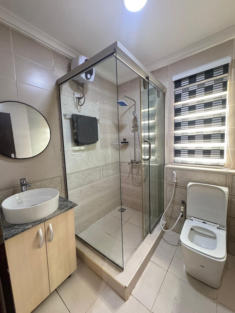 Shortlet 3-bedroom Bodija Ibadan — ₦250,000/night | GidiStay — 3 bed apartment in Bodija, Ibadan (bedroom view)