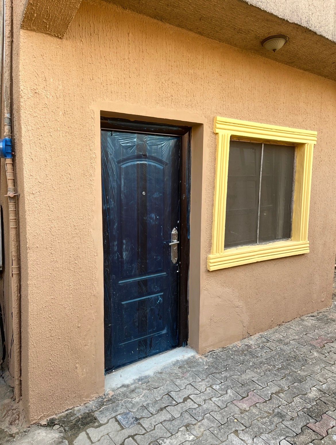 1 ROOM SELF CONTAIN — ₦1,000,000/year | GidiStay — 1 bed apartment in Ajah, Lagos (main view)
