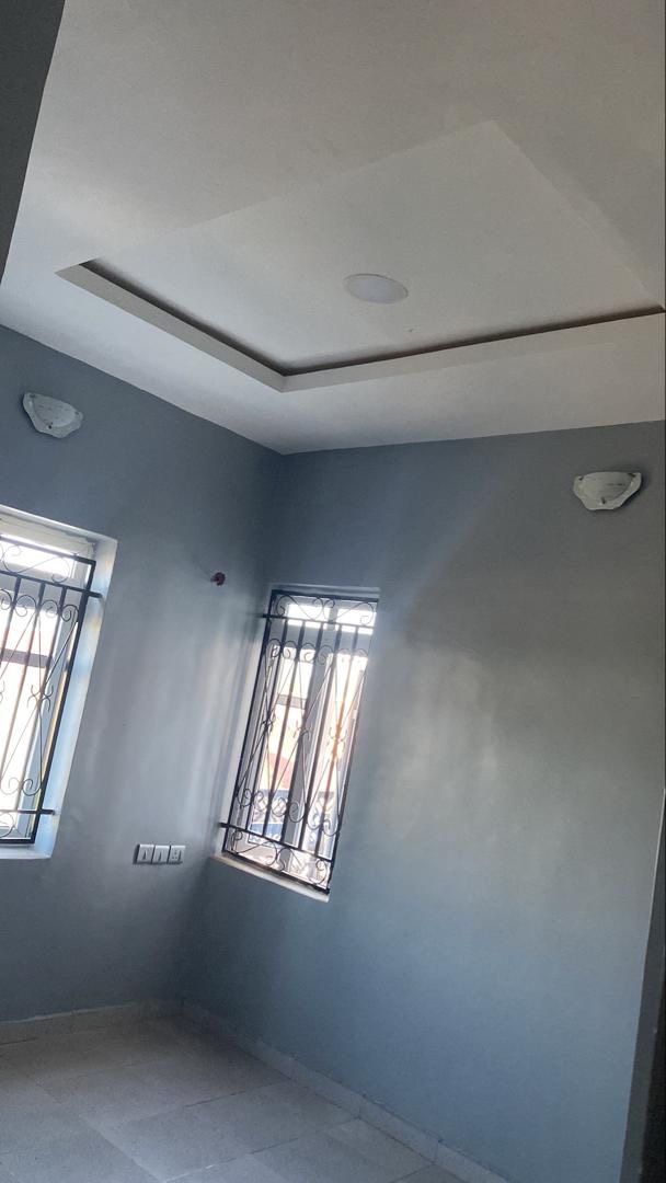 To let 3 bedroom Flat — ₦1,000,000/year | GidiStay — 3 bed house in Off akala express, Ibadan (bedroom view)