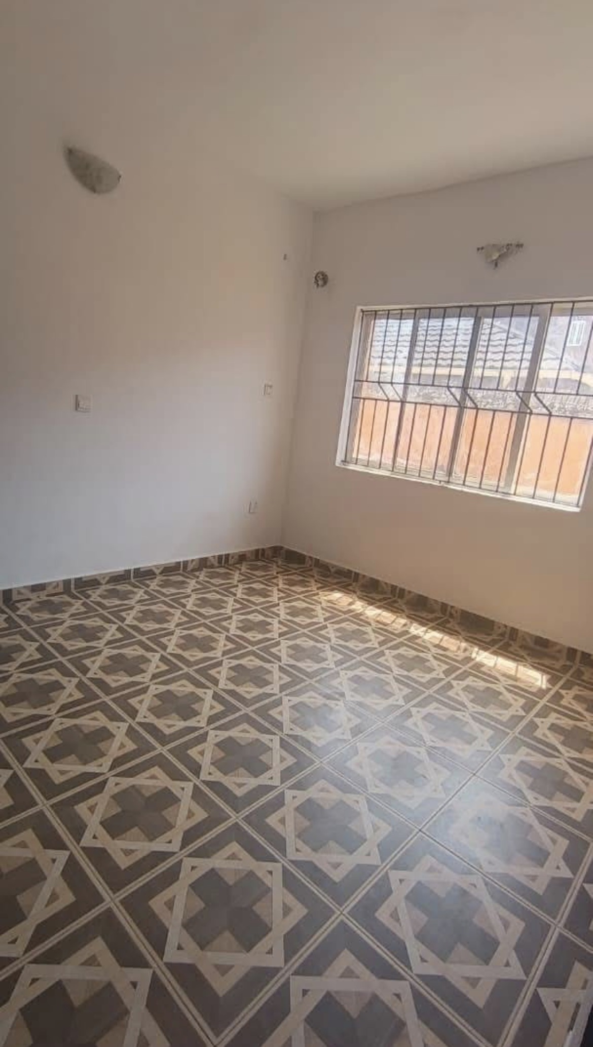 URGENT ROOM AVAILABLE IN IKATE LEKKI (CLOSE TO VI) — ₦1,000,000/year | GidiStay — 1 bed  in  (additional view)
