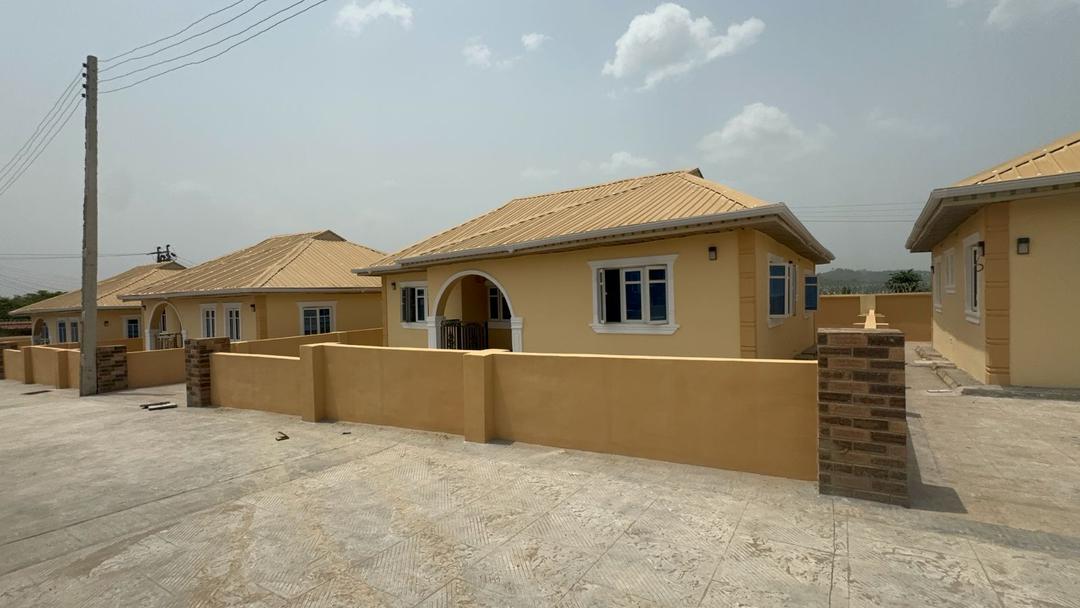 units of *2 bedroom detached bungalows* with a room selfcon at 📍_akinsola farm — 2 bed house in Apete, Ibadan (main view)