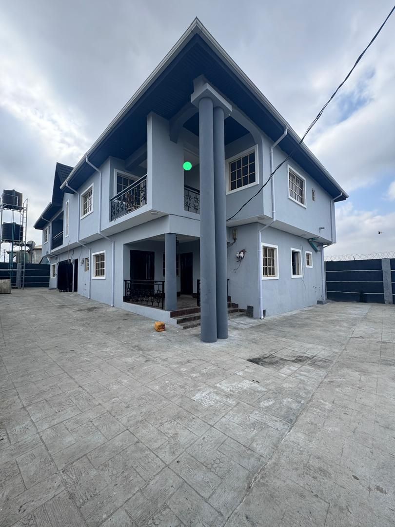 STANDARD 3BEDROOM FLAT AT AKOBO — 3 bed house in Akobo, Ibadan (main view)