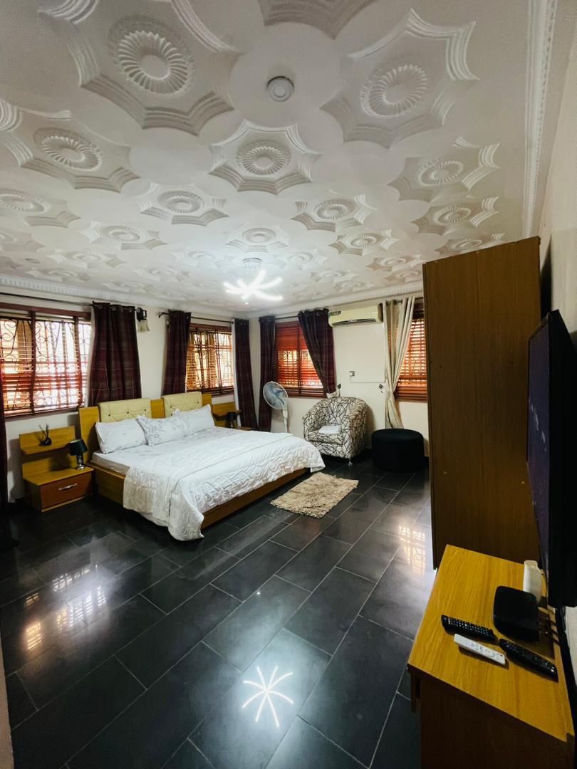 3bedrooms shortlet jericho GRA — ₦250,000/night | GidiStay — 3 bed apartment in Jericho, Ibadan (interior)