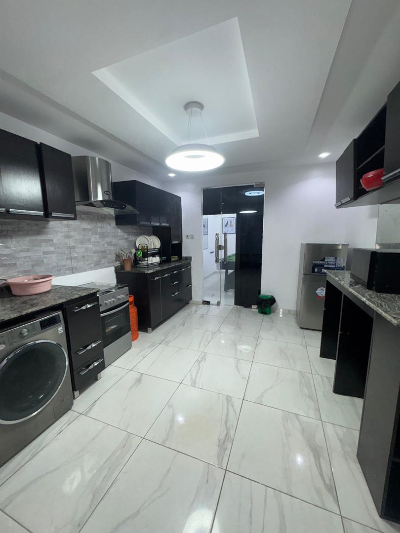 Shortlet 3-bedroom Bodija Ibadan — ₦250,000/night | GidiStay — 3 bed apartment in Bodija, Ibadan (interior)