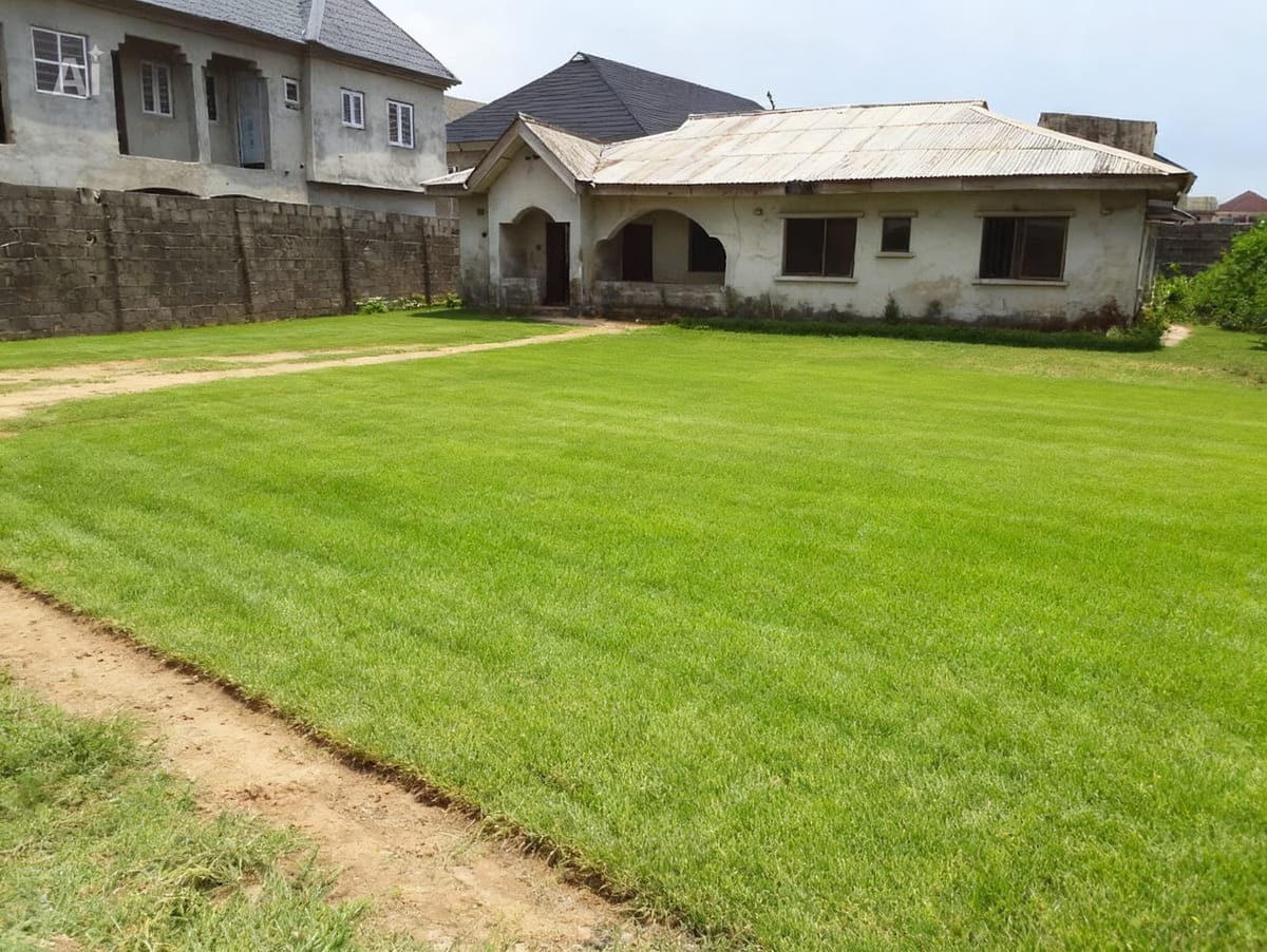 A Plot Of Land with 3 Bedrooms Bungalow — ₦95,000,000 | GidiStay — 3 bed land in  (main view)