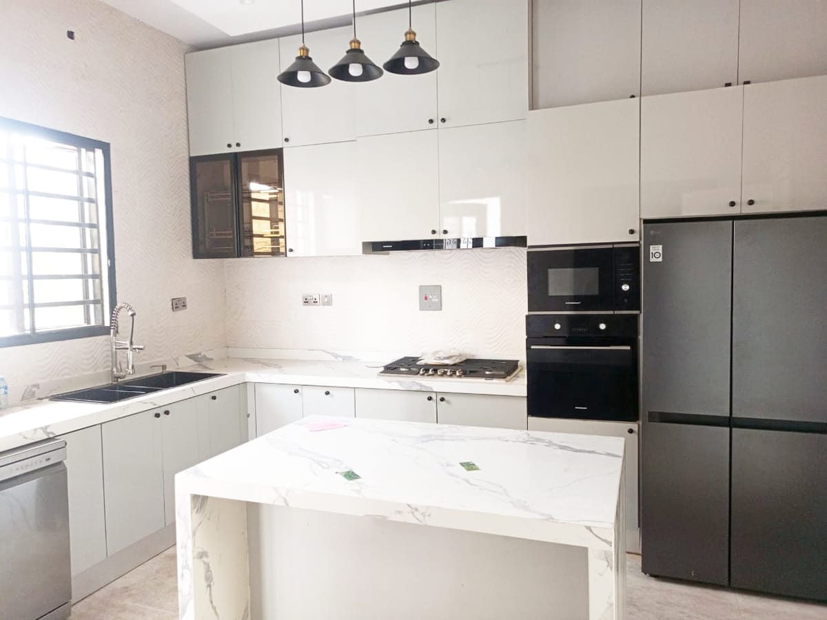 Five Bedroom Fully Detached House with one room flat which can serve as BQ — ₦360,000,000 | GidiStay — 5 bed house in Kolapo Ishola GRA, Akobo, Ibadan, Oyo State (bedroom view)