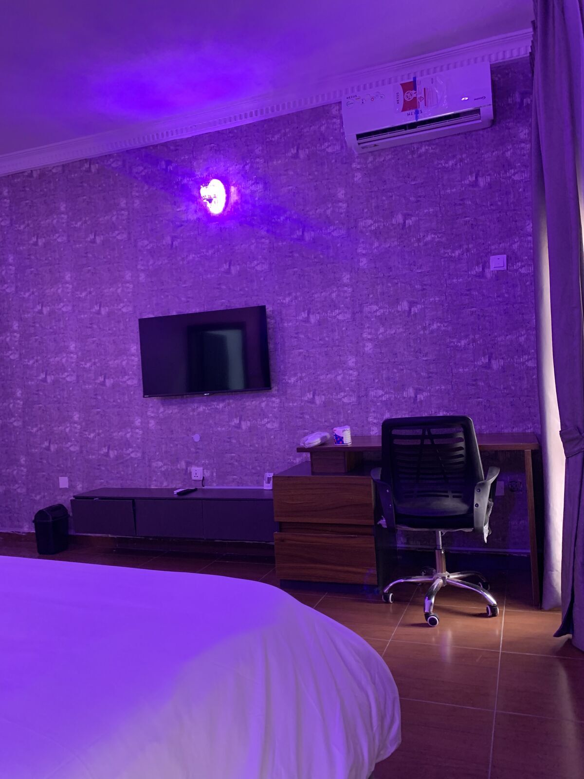 Deluxe — ₦45,000/night | GidiStay — 1 bed apartment in Bodija, Ibadan (bedroom view)